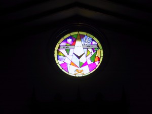 神水祭壇の上にある希望の窓