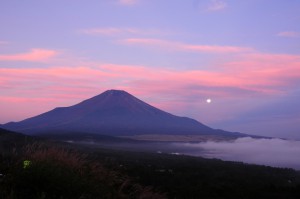 日ノ出　満月の赤富士　山中湖パノラマ台　n-②　5時20分